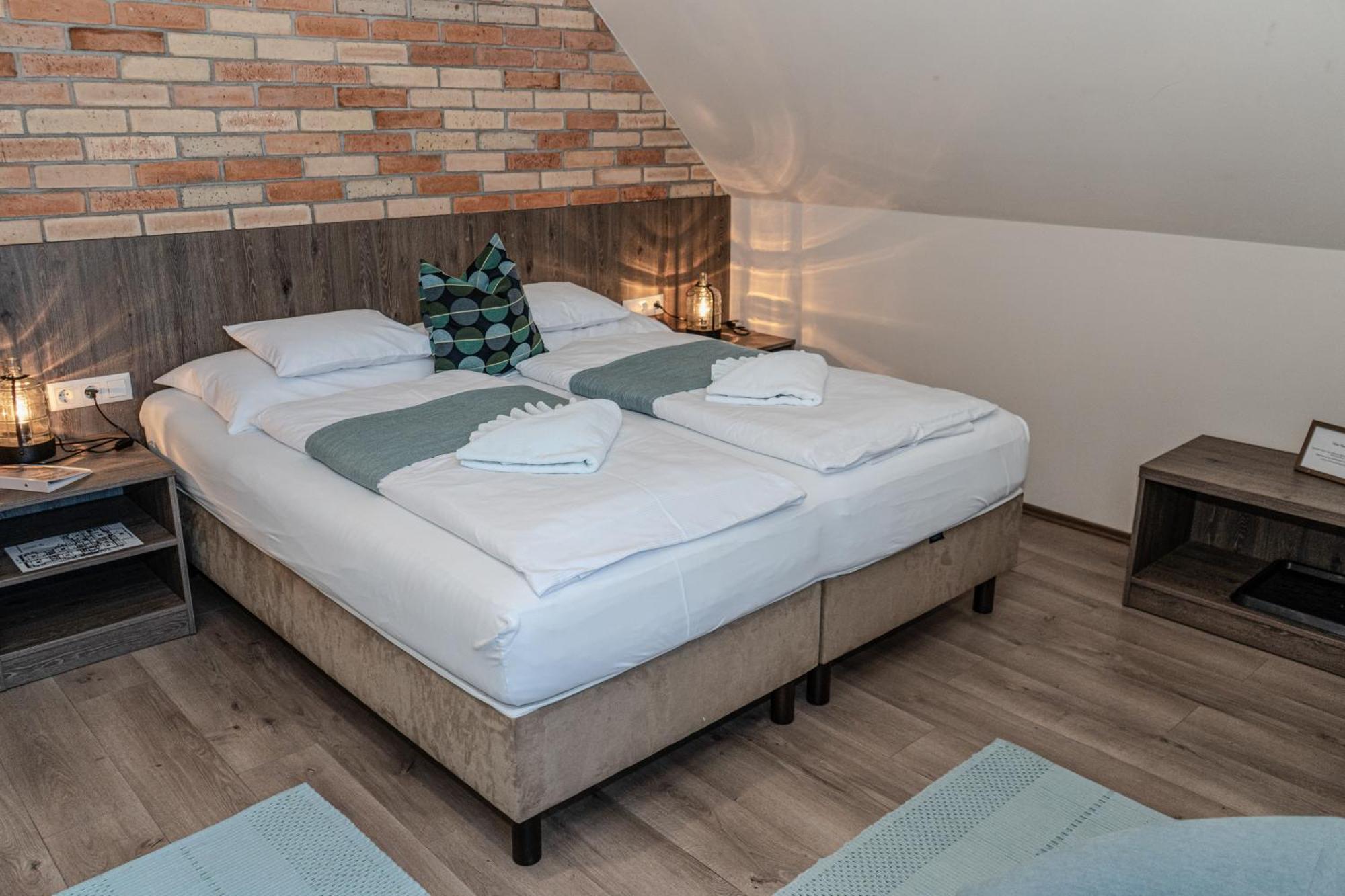 Dreko Panzio & Borbisztro Bed & Breakfast Gyorujbarat Luaran gambar