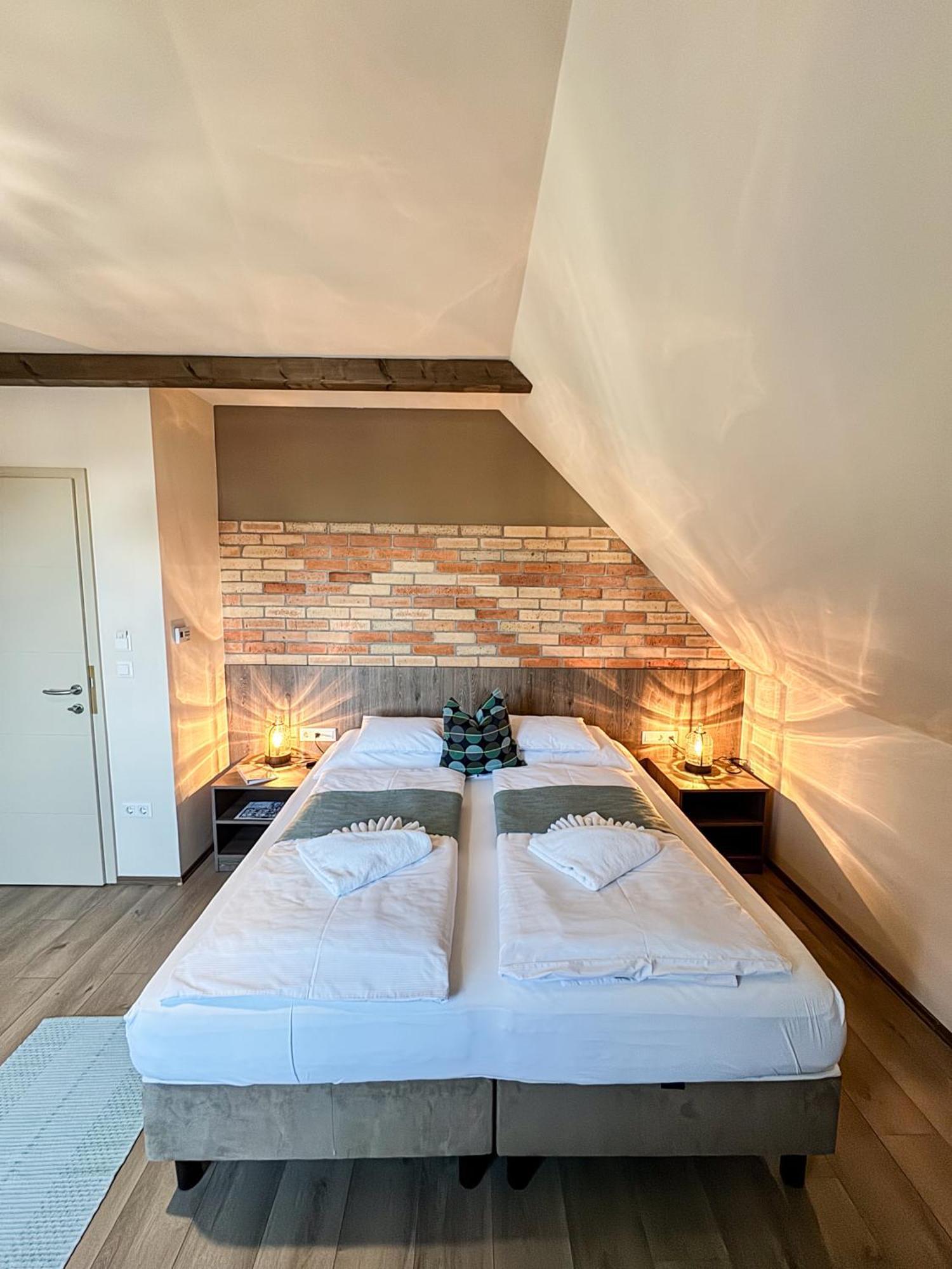 Dreko Panzio & Borbisztro Bed & Breakfast Gyorujbarat Luaran gambar