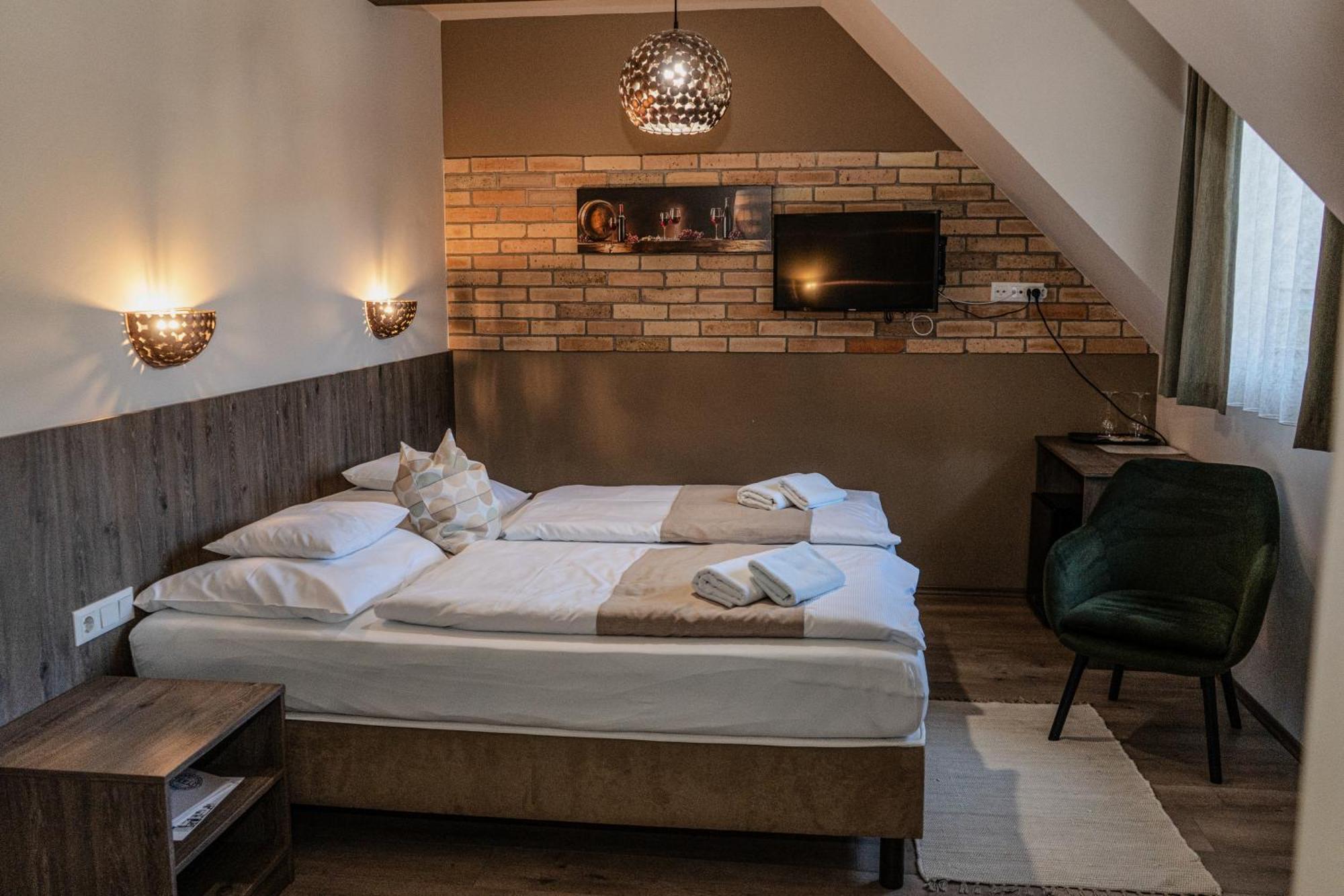 Dreko Panzio & Borbisztro Bed & Breakfast Gyorujbarat Luaran gambar