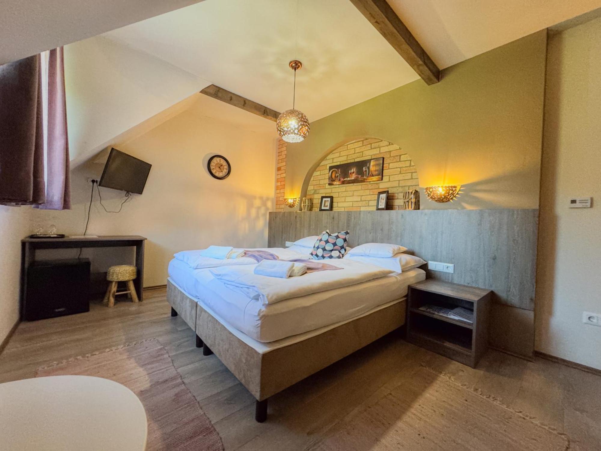 Dreko Panzio & Borbisztro Bed & Breakfast Gyorujbarat Luaran gambar