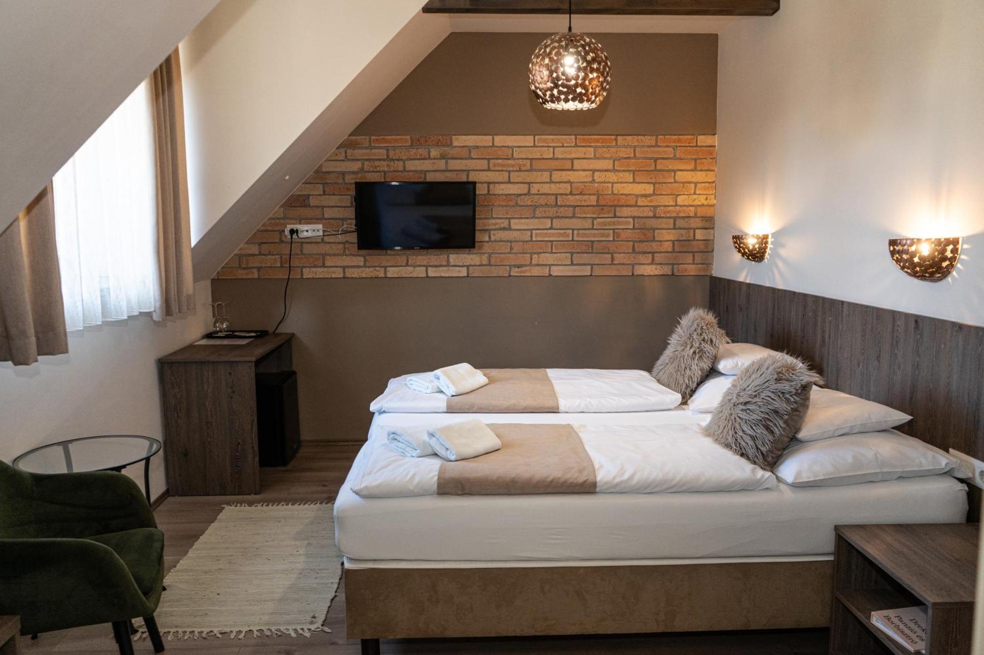 Dreko Panzio & Borbisztro Bed & Breakfast Gyorujbarat Luaran gambar